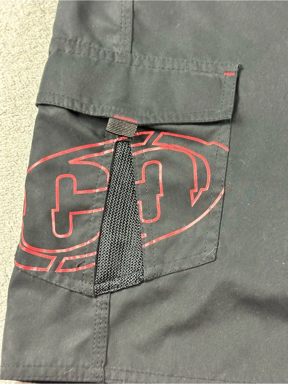 Counter Culture Board Shorts Mens Size 33 Black Red Surf Swim Cargo Shorts